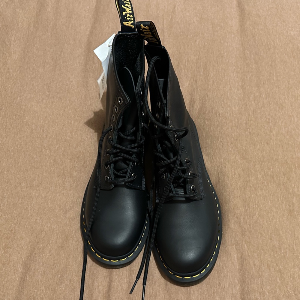 Dr. Martens Black Leather Boots Rugged and Stylish